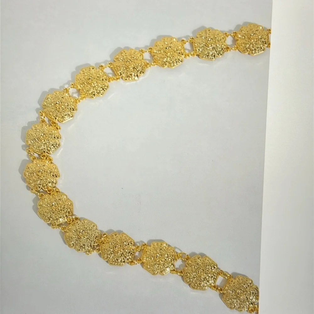 Women’s flower decor chain belt